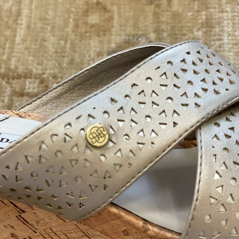 NWOB Dana Buchman Criss Cross Cork Slide Wedges, Muted Gold, Size 6.NWOB - Picture 2 of 14